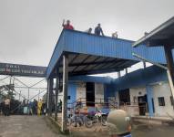 Momento en el que los internos se encontraban en el techo del centro penitenciario.