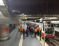 El Metro de Quito trasladó a más de 25.000 pasajeros en su primer día de venta de boletos.