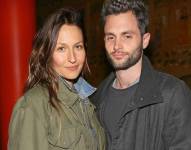 Penn Badgley y Domino Kirke se casaron el 27 de febrero de 2017.