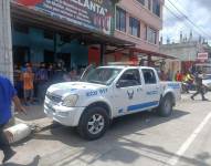 Los dos policías circulaban en esta camioneta de la institución.