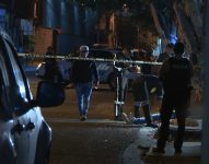 La víctima, un joven de 25 años, quedó tendida sobre una vereda del bloque 2.