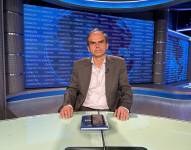 Marco Acuña, presidente del Colegio de Ingenieros Eléctricos en el set de Ecuavisa.