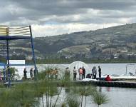 Personal policial acudió al lago San Pablo tras la alerta del naufragio de una embarcación.