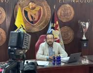 Representante legal de El Nacional, Fred Larreátegui, en rueda de prensa