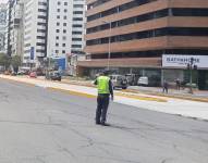 Agente civil de tránsito en zonas clave de la ciudad.