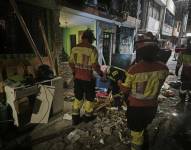 Los bomberos acudieron a la zona de la emergencia en Solanda, sur de Quito.