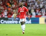 Enner Valencia es criticado por sus actuaciones con el Internacional de Porto Alegre.