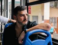 Aquiles Álvarez, alcalde de Guayaquil, en una unidad de Metrovía de la Troncal 4, en junio del 2025.