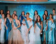 Imagen de la presentación de las candidatas a la Reina de Guayaquil 2025, junto a la actual Reina de Guayaquil, con la virreina y la Estrella de Octubre.