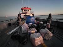 La Armada de Ecuador decomisó 30 cangrejos congelados y otros artículos prohibidos en Galápagos.
