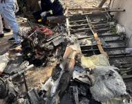 Los restos del avión siniestrado en la India.