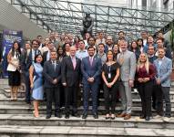 Foto de Lawrence Petroni, jefe de Misión Encargado de los Estados Unidos, con el hasta entonces ministro de Salud, Jimmy Martin, en Ecuador.