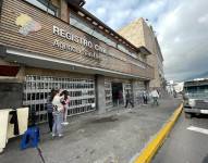 Las afueras del Registro Civil en San Blas, Centro Histórico de Quito.