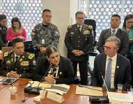 Los ministros de Gobierno, Mónica Palencia (centro), y de Economía, Juan Carlos Vega (derecha) comparecieron ante la comisión de Desarrollo Económico.