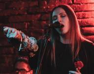 LaTorre es una artista que mezcla la tradición andina con la electrónica y el pop, contando con un álbum y un EP