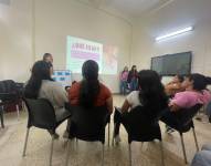 Imagen de pacientes de la Unidad de Conductas Adictivas recibiendo una charla.