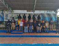 Foto de varios detenidos en el marco del operativo contra la mafia albanesa en la provincia de Guayas, ayer martes 6 de febrero.