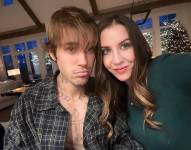 Justin Bieber y su madre, Pattie Mallette, en la navidad de 2023.