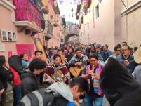 Turistas visitan la Ronda en Quito.