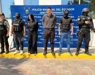 Imagen de la detención de un policía y de una mujer por extorsión en Manta.