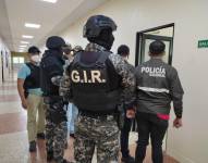 Imagen de policías en el interior del Teodoro Maldonado Carbo.