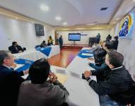 La sesión en la que se aprobó el material electotal.