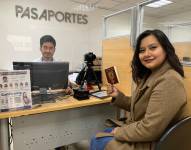 Imagen referencial de entrega de pasaportes.