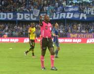 Auguston Aragón, juez central que dirigió el Clásico del Astillero.