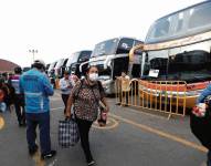 En la mayoría de los buses quedó atrás la preocupación por mantener las medidas de bioseguridad. Foto: REFERENCIAL