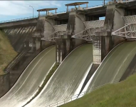 Imagen de las compuertas abiertas de la represa Daule-Peripa, durante el mes de marzo de 2025.