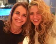 Archivo. Shakira y su exsuegra, Montserrat. Montserrat Bernabéu Guitart es una reconocida médica española especializada en Medicina Física y Rehabilitación. Nació en Barcelona y actualmente tiene 61 años.