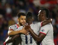 Jugadores de El Nacional celebran el gol de Vilington Branda ante el Deportivo Quito por la Copa AFNA