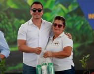 Imagen de Daniel Noboa participando en la entrega de insumos con el Ministerio de Agricultura a productores en Arenillas, El Oro.