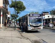 Imagen de un bus de la línea 49 de Guayaquil.
