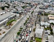 Según el Municipio, por la intersección de la avenida Juan Tanca Marengo y la avenida Rodrigo Chávez circulan unos 90 000 vehículos al día.