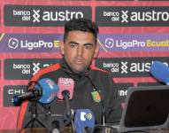 Director deportivo de Deportivo Cuenca, Luis Miguel Escalada, en rueda de prensa