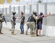 Un contingente de militares realizaron un operativo tipo CAMEX a la altura del Km. 13.5 de la vía a Daule.