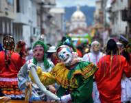 El tradicional desfile de Carnaval de Cuenca se desarrolló desde el parque de San Blas hasta la Plaza de San Francisco.