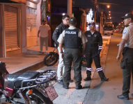 Un asalto en una farmacia de la Alborada, en Guayaquil, desató una balacera y dejó un herido