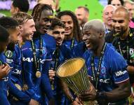 Moisés Caicedo celebrando un título.