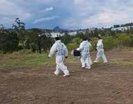 Dos cadáveres fueron hallados en una vía de Azogues, en Cañar, la mañana del sábado 11 de octubre de 2025.