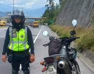 Agente de tránsito en la av. Simón Bolívar.