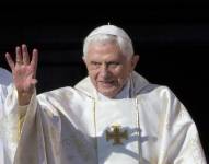 El director editorial del Vaticano sostiene que Joseph Ratzinger tuvo la disposición para reunirse y escuchar a las víctimas y pedirles perdón.