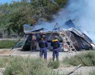 Imagen de una guarida de Los Lagartos que fue incinerada por la Armada Nacional.