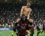 El AC Milan celebrando la victoria sobre uno de sus eternos rivales en el Calcio.
