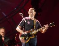 El cantautor y guitarrista de blues británico Chris Rea actúa durante un concierto el 6 de noviembre de 2017, en la Arena deportiva Papp Laszlo en Hungría.