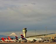 Diariamente, el aeropuerto de Quito recibe un promedio de 7 000 personas.