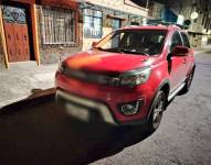 Un vehículo reportado como robado fue encontrado en el inmueble.