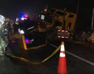 Imagen de un choque de vehículos pesados en Durán.