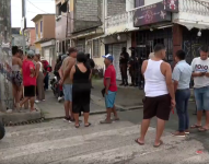 Imagen de conmoción por asesinato en una peluquería en Mucho Lote, Guayaquil.